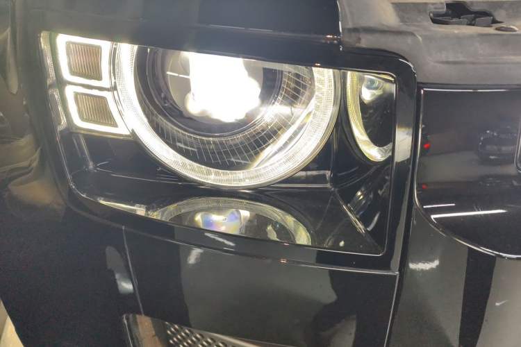 Used Land Rover Defender 2023 Facelift 110 3.0T P400 X-DYNAMIC HSE Right Front Headlight