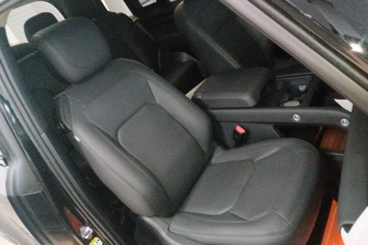 Used Land Rover Defender 2023 Facelift 90 3.0T P400 XS Right Front Seat