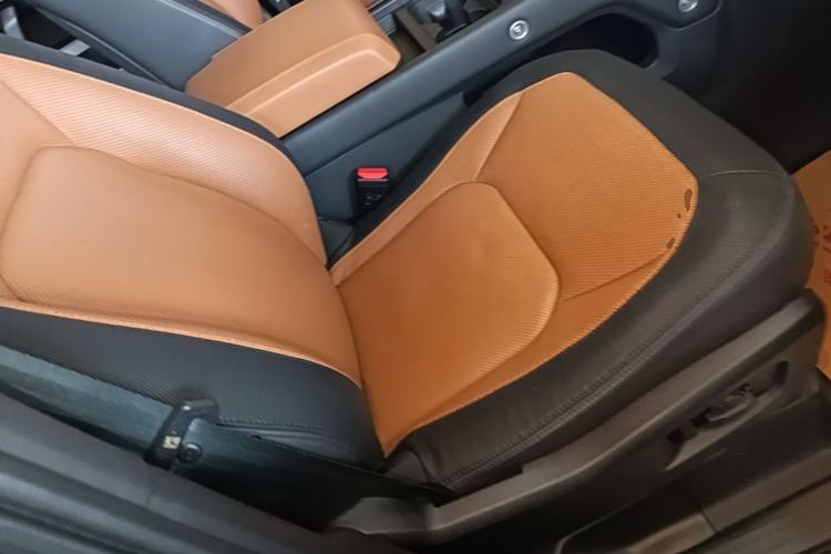 Used Land Rover Defender 2023 110 3.0T P400 X-DYNAMIC HSE Right Front Seat