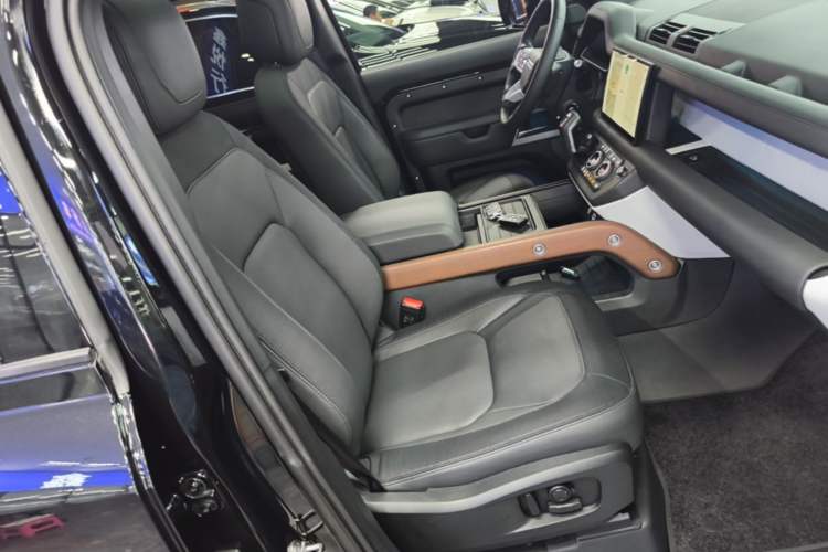 Used Land Rover Defender 2023 Facelift 110 3.0T P400 X-DYNAMIC HSE Right Front Seat