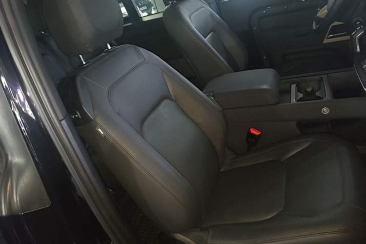 Used Land Rover Defender 2023 Facelift 90 2.0T P300 SE Right Front Seat