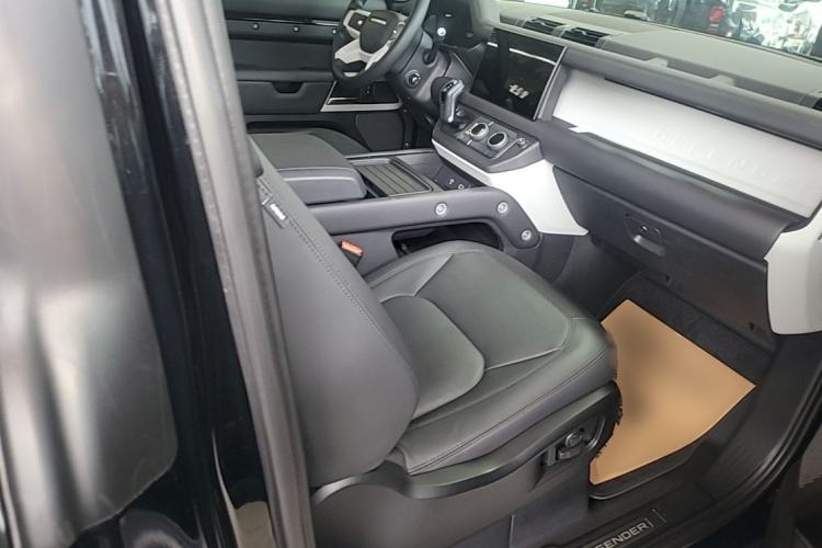 Used Land Rover Defender 2023 Facelift 90 3.0T P400 XS Right Front Seat