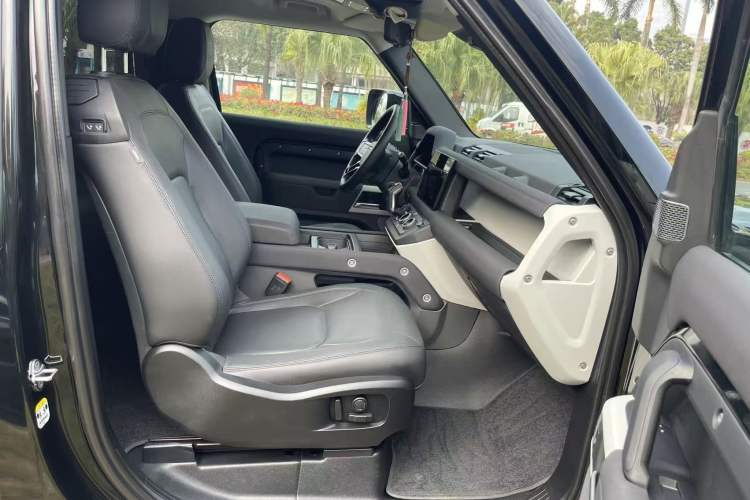 Used Land Rover Defender 2023 90 3.0T P400 XS Right Front Seat