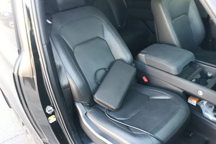 Used Land Rover Defender 2023 90 3.0T P400 XS Right Front Seat
