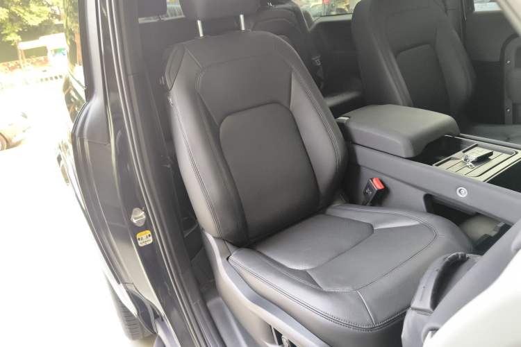 Used Land Rover Defender 2023 90 3.0T P400 XS Right Front Seat