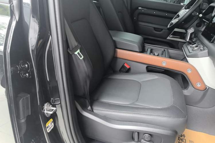 Used Land Rover Defender 2023 110 3.0T P400 X-DYNAMIC HSE Right Front Seat