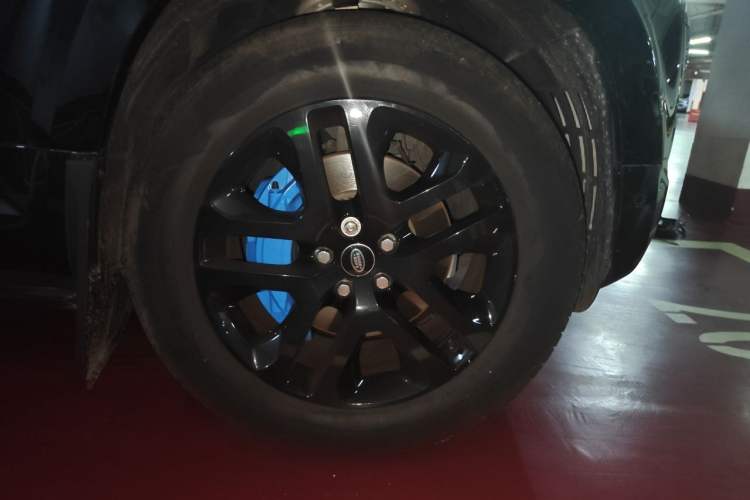 Used Land Rover Defender 2023 90 3.0T P400 Dark Edition Right Front Wheel Hub