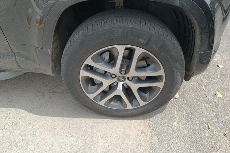 Used Land Rover Defender 2023 90 3.0T P400 XS Right Front Wheel Hub