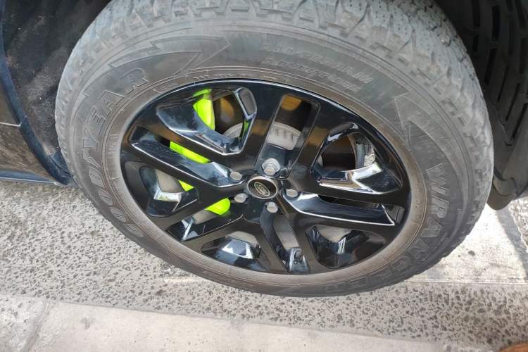 Used Land Rover Defender 2023 Facelift 110 3.0T P400 Dark Edition Right Front Wheel Hub
