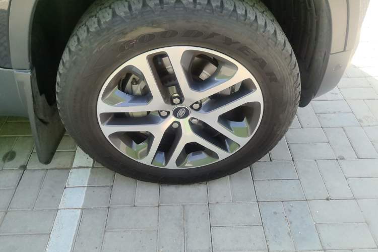 Used Land Rover Defender 2023 110 3.0T P400 Dark Edition Right Front Wheel Hub