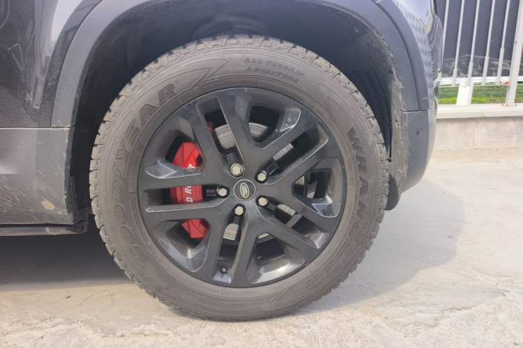 Used Land Rover Defender 2023 110 3.0T P400 Dark Edition Right Front Wheel Hub