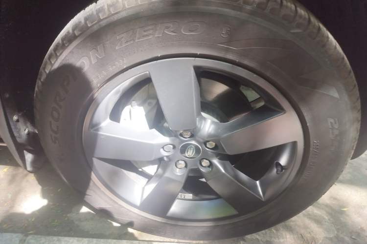 Used Land Rover Defender 2023 110 3.0T P400 X-DYNAMIC HSE Right Front Wheel Hub