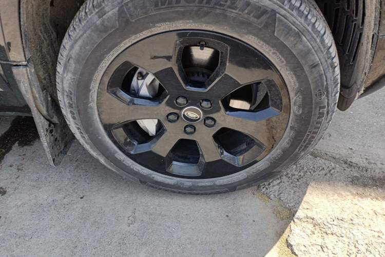 Used Land Rover Defender 2023 Facelift 90 3.0T P400 XS Right Front Wheel Hub