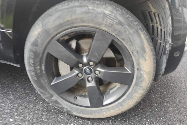 Used Land Rover Defender 2023 Facelift 110 3.0T P400 X-DYNAMIC HSE Right Front Wheel Hub