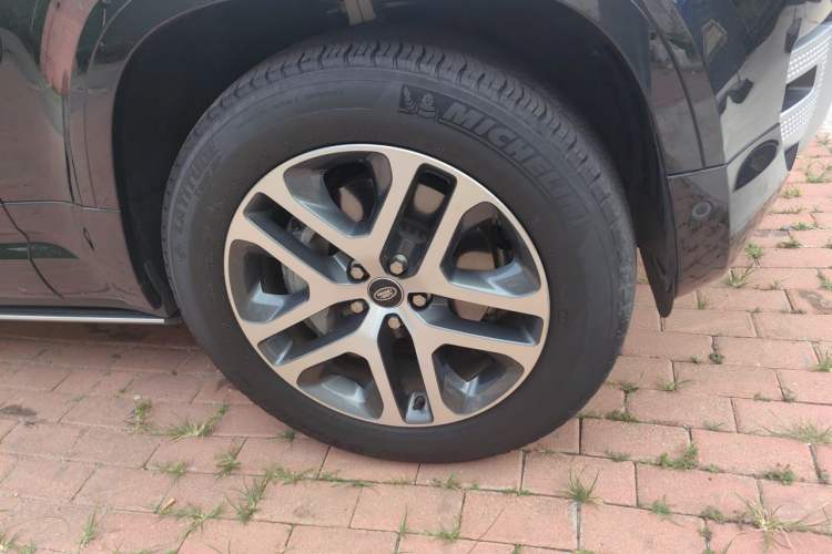 Used Land Rover Defender 2023 Revised Version 90 3.0T P400 Dark Edition Right Front Wheel Hub