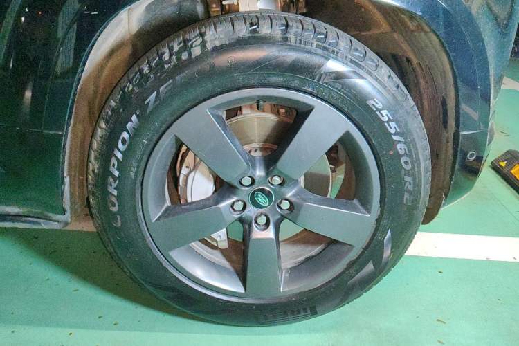 Used Land Rover Defender 2023 Facelift 110 3.0T P400 X-DYNAMIC HSE Right Front Wheel Hub
