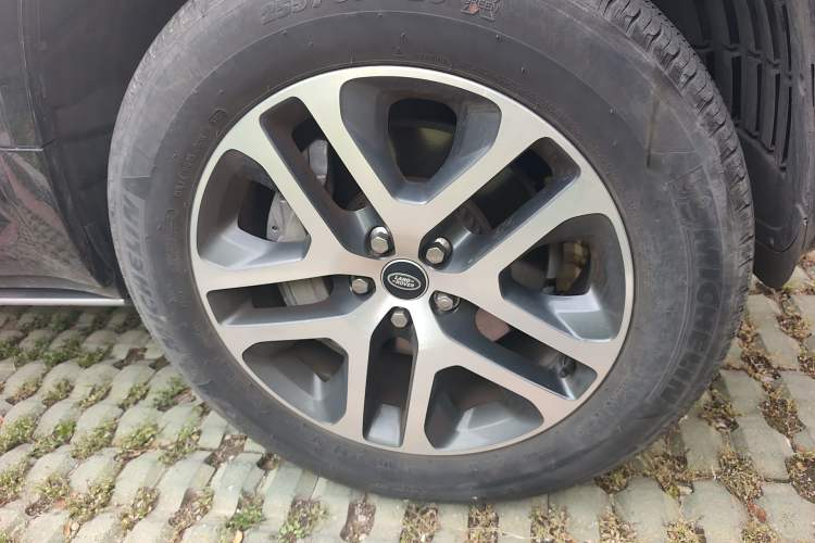 Used Land Rover Defender 2023 Facelift 90 3.0T P400 XS Right Front Wheel Hub