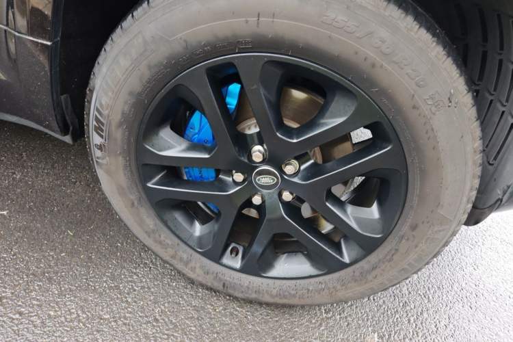 Used Land Rover Defender 2023 90 3.0T P400 Dark Edition Right Front Wheel Hub