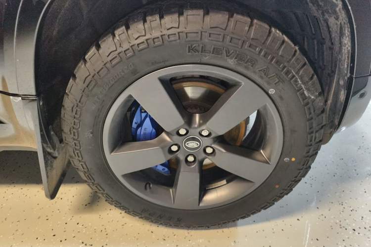 Used Land Rover Defender 2023 Facelift 110 3.0T P400 X-DYNAMIC HSE Right Front Wheel Hub