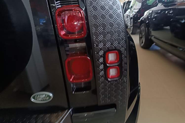 Used Land Rover Defender 2023 110 3.0T P400 X-DYNAMIC HSE Right Rear Taillight