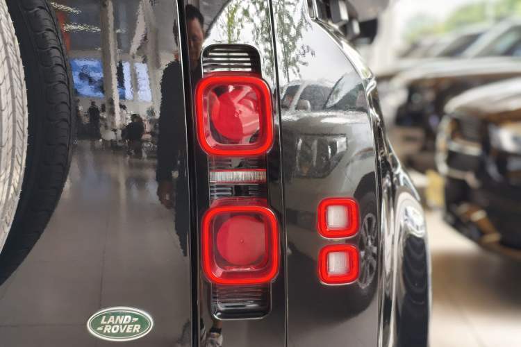 Used Land Rover Defender 2023 Facelift 90 3.0T P400 XS Right Rear Taillight