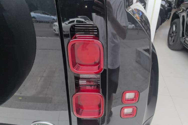 Used Land Rover Defender 2023 110 3.0T P400 X-DYNAMIC HSE Right Rear Taillight