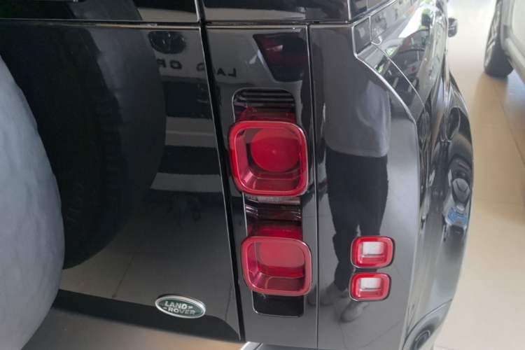 Used Land Rover Defender 2023 110 3.0T P400 X-DYNAMIC HSE Right Rear Taillight