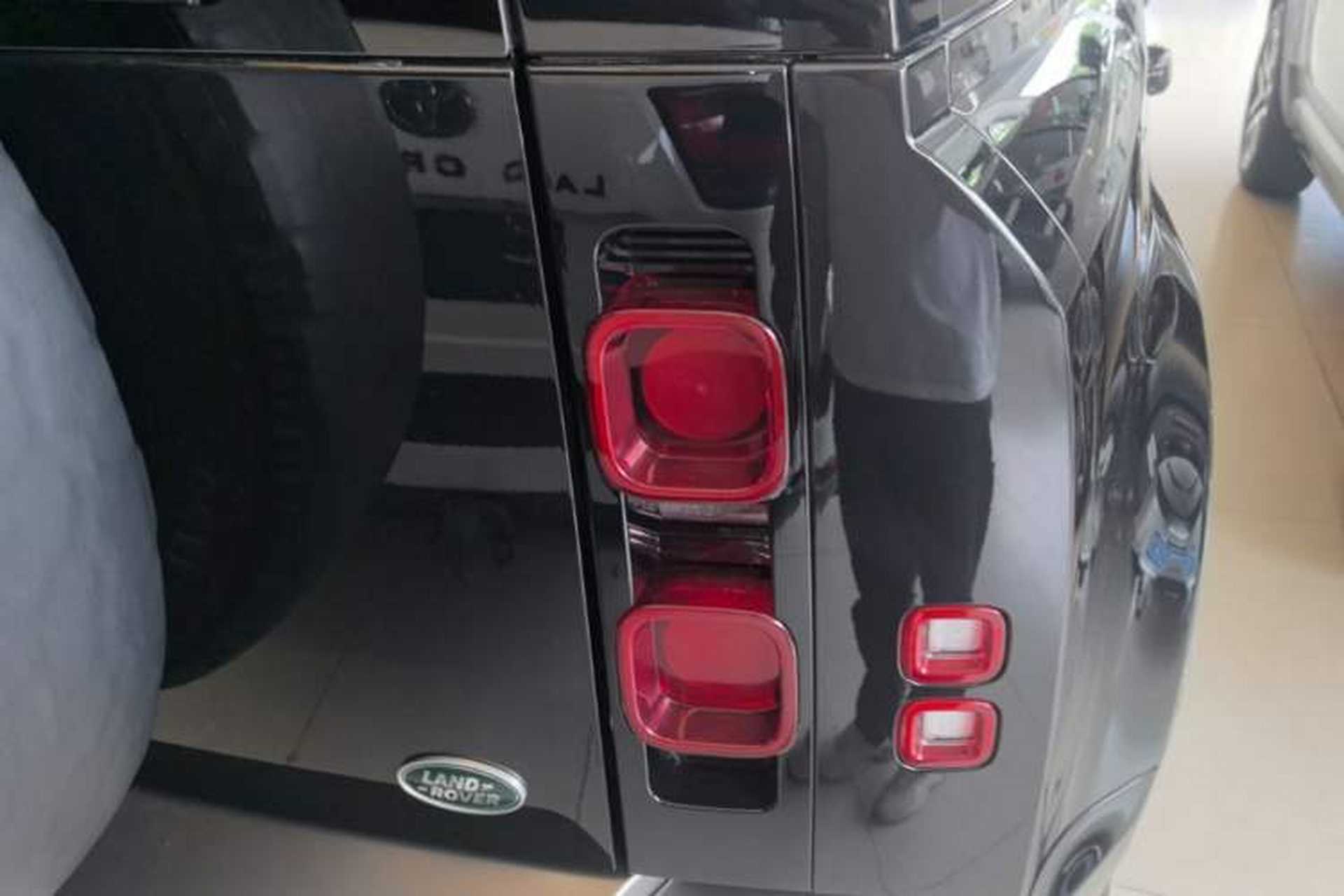 Used Land Rover Defender 2023 110 3.0T P400 X-DYNAMIC HSE Right Rear Taillight