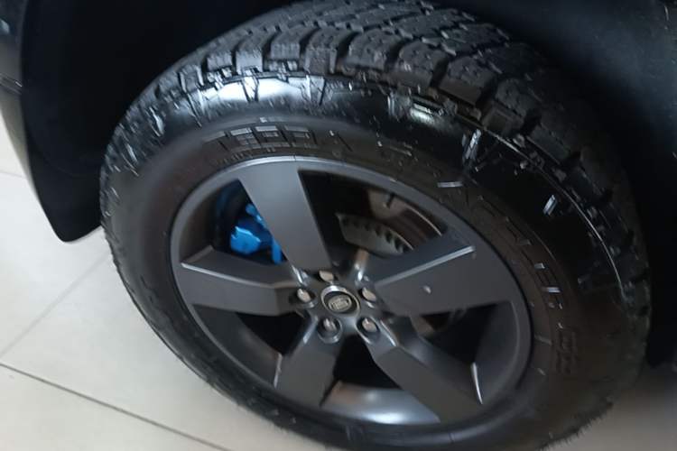 Used Land Rover Defender 2023 110 3.0T P400 X-DYNAMIC HSE Right Rear Wheel Hub
