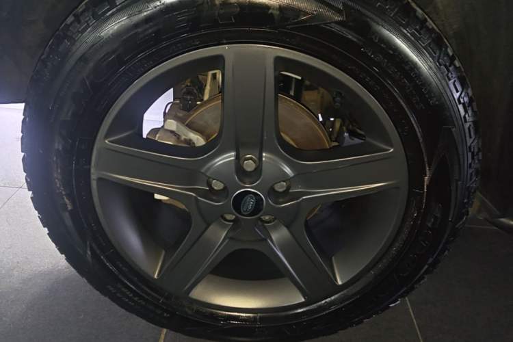 Used Land Rover Defender 2023 Facelift 90 2.0T P300 SE Right Rear Wheel Hub