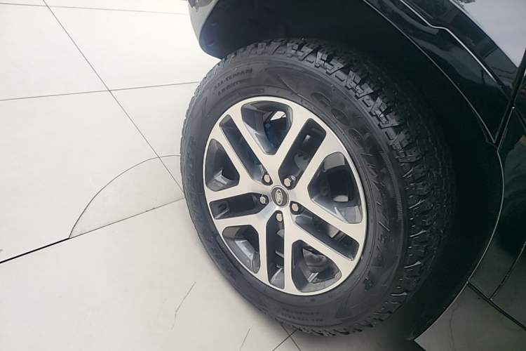 Used Land Rover Defender 2023 Facelift 110 3.0T P400 Dark Edition Right Rear Wheel Hub