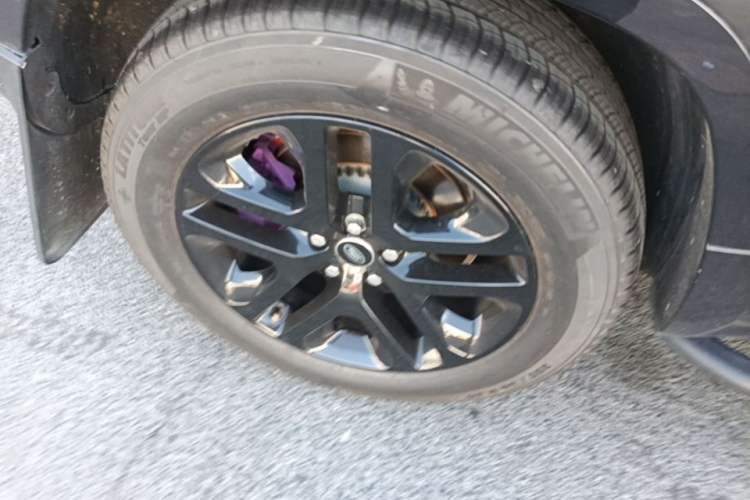 Used Land Rover Defender 2023 90 3.0T P400 XS Right Rear Wheel Hub