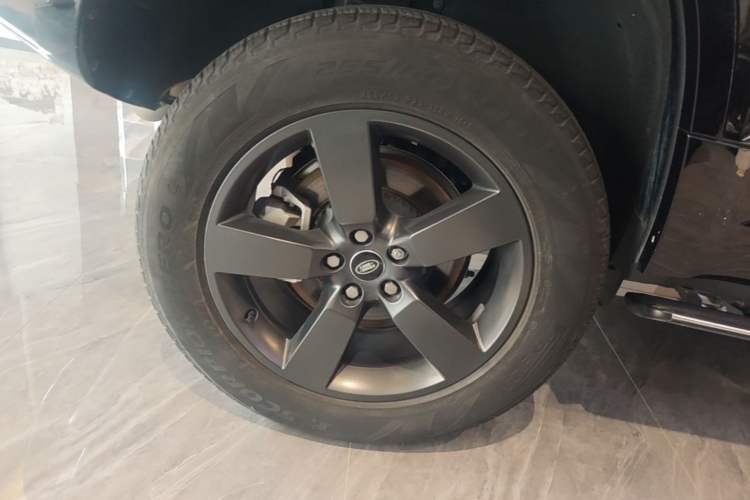 Used Land Rover Defender 2023 Facelift 110 3.0T P400 X-DYNAMIC HSE Right Rear Wheel Hub