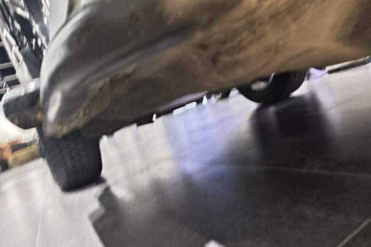Used Land Rover Defender 2023 Facelift 90 2.0T P300 SE Right Side Sill