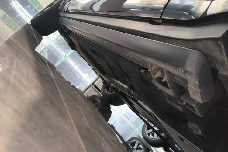 Used Land Rover Defender 2023 Facelift 110 3.0T P400 X-DYNAMIC HSE Right Side Sill