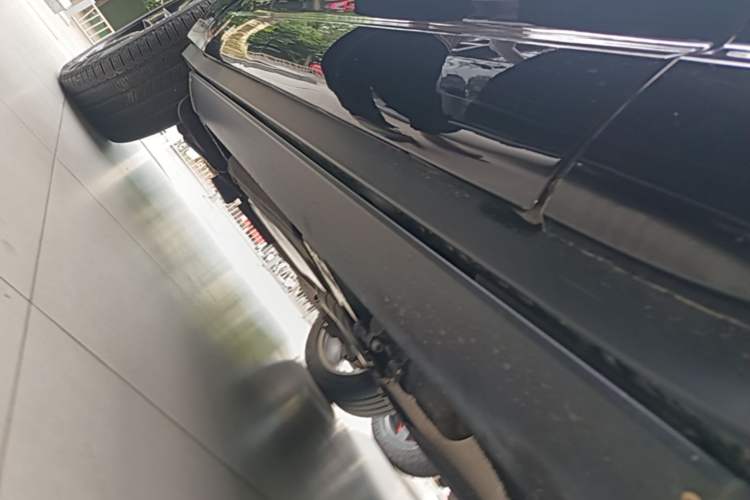 Used Land Rover Defender 2023 Facelift 90 3.0T P400 XS Right Side Sill