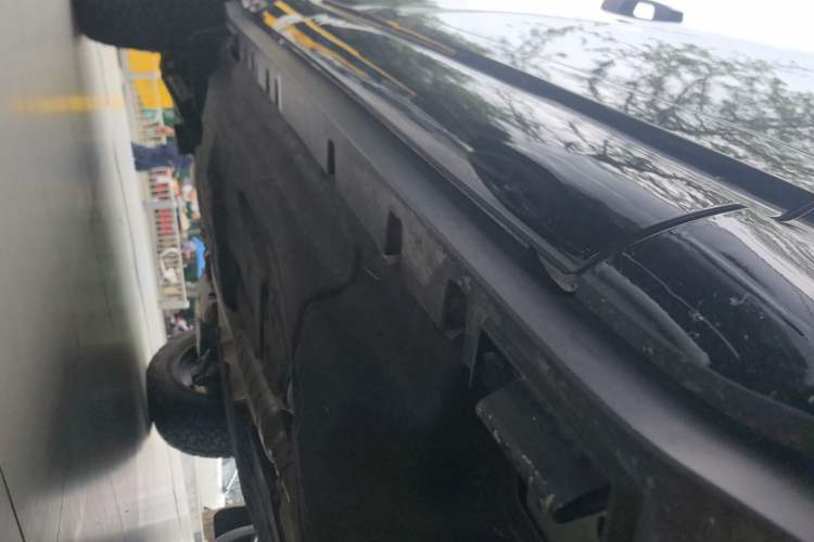 Used Land Rover Defender 2023 110 3.0T P400 X-DYNAMIC HSE Right Side Sill