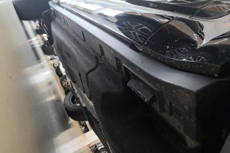 Used Land Rover Defender 2023 110 3.0T P400 X-DYNAMIC HSE Right Side Sill