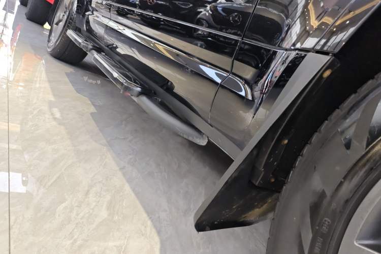 Used Land Rover Defender 2023 Facelift 110 3.0T P400 X-DYNAMIC HSE Right Side Sill