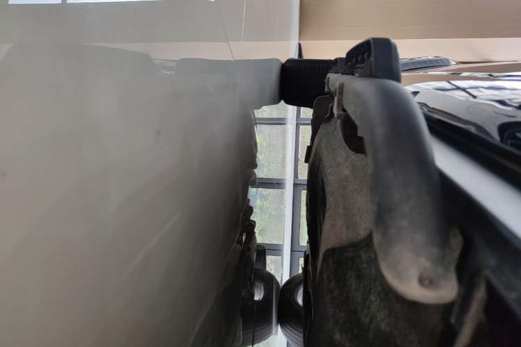 Used Land Rover Defender 2023 Facelift 110 3.0T P400 X-DYNAMIC HSE Right Side Sill