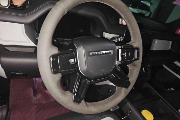 Used Land Rover Defender 2023 90 3.0T P400 Dark Edition Steering Wheel