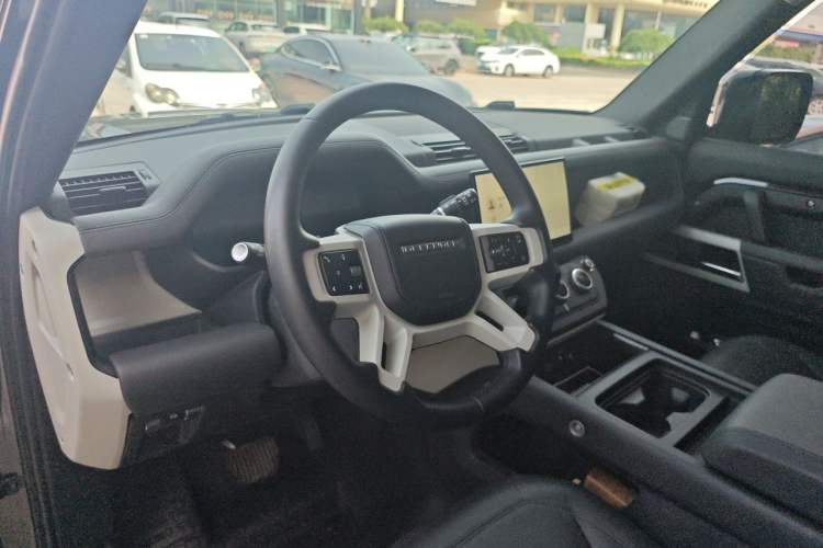 Used Land Rover Defender 2023 Facelift 90 3.0T P400 XS Steering Wheel