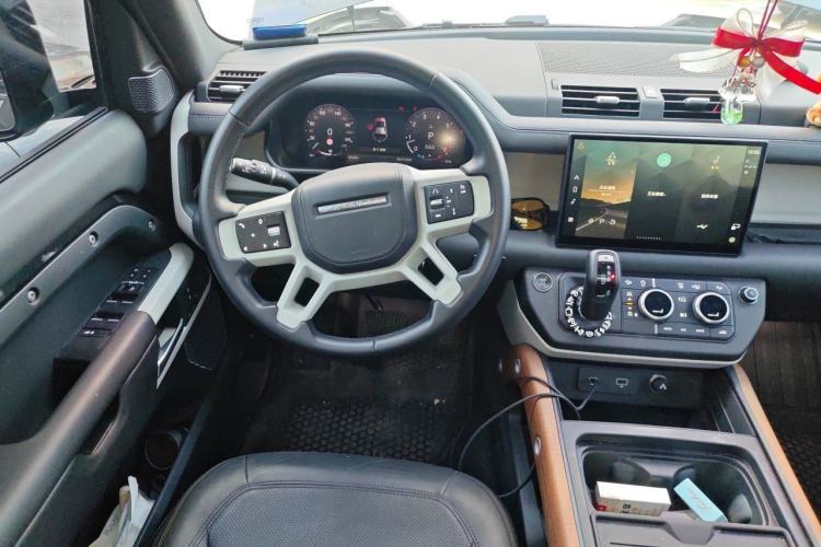 Used Land Rover Defender 2023 Facelift 110 3.0T P400 Dark Edition Steering Wheel