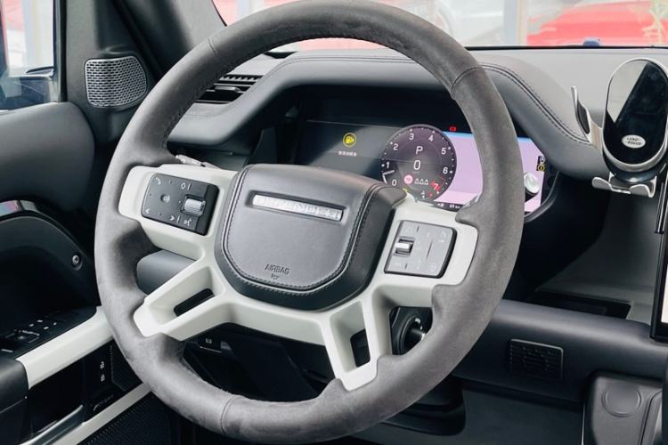 Used Land Rover Defender 2023 Facelift 90 3.0T P400 XS Steering Wheel