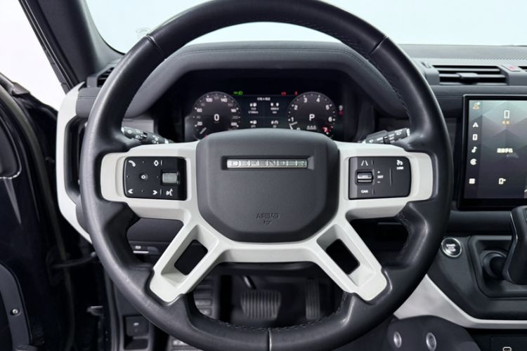 Used Land Rover Defender 2023 Facelift 90 2.0T P300 SE Steering Wheel