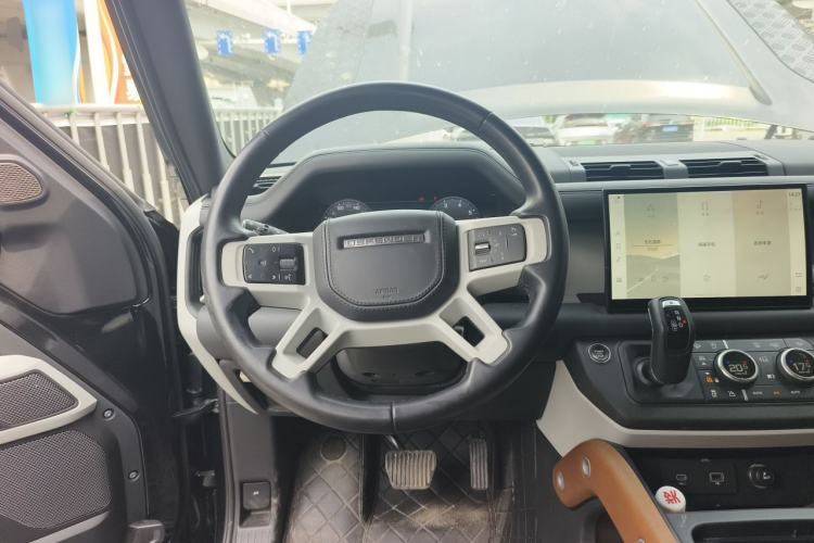 Used Land Rover Defender 2023 110 3.0T P400 Dark Edition Steering Wheel