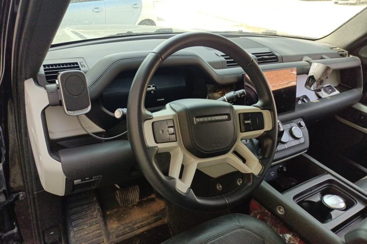 Used Land Rover Defender 2023 Facelift 90 3.0T P400 XS Steering Wheel