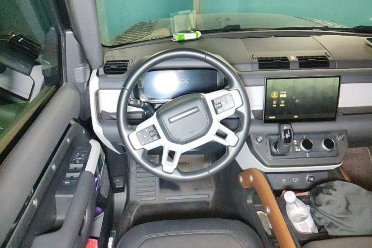 Used Land Rover Defender 2023 Facelift 110 3.0T P400 X-DYNAMIC HSE Steering Wheel