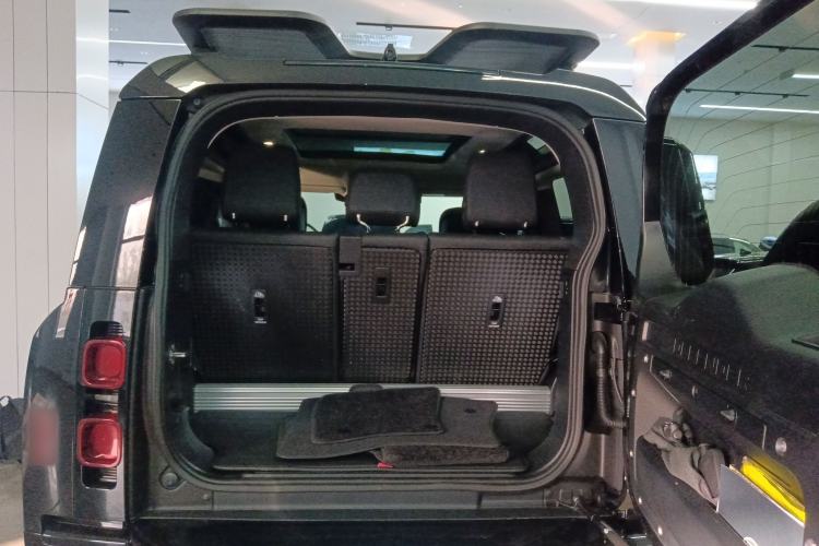 Used Land Rover Defender 2023 Facelift 90 3.0T P400 XS Trunk