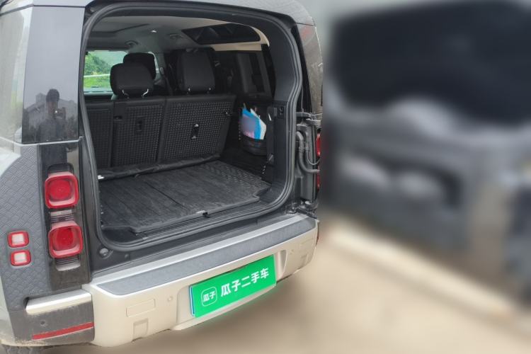 Used Land Rover Defender 2023 110 3.0T P400 Dark Edition Trunk